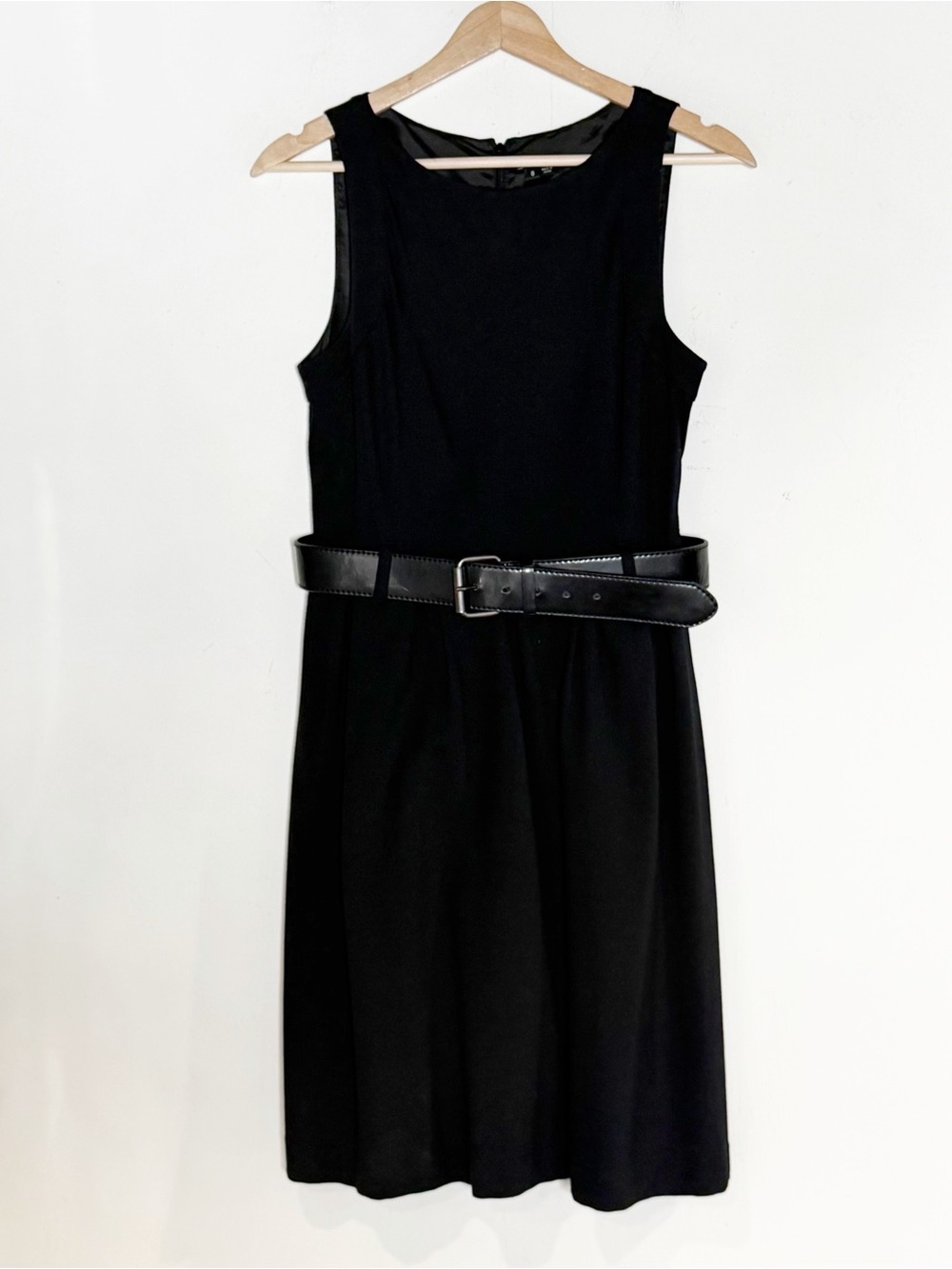 Theory Ardi Black Belted FIt & Flare Dress Size 8 Stretchy Knit Minimalist